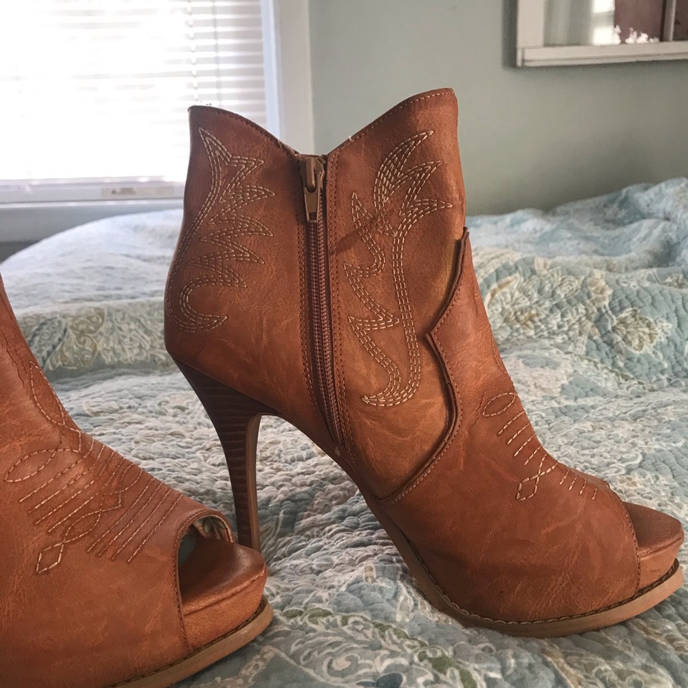 Mirand Lambert cowgirl boot heels